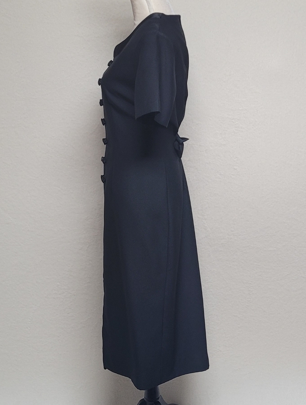 90s Vintage Miss Scarlett Black Satin Crepe Frog Clasp Closure Midi Wiggle Dress - Picture 7 of 11